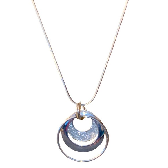 Jewelry - Silver Circle Necklace with extra long chain in Excellent Condition